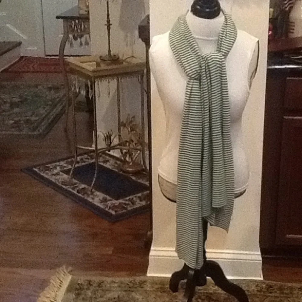 Fossil scarf